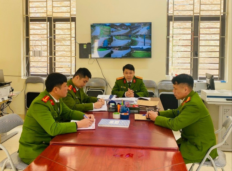 Công an xã Vũ Muộn (Bạch Thông) họp triển khai nhiệm vụ. z6449942091564-5df340bcdccbcb7759cd8d690696724c.jpg