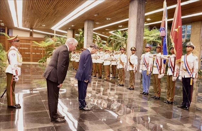 Tổng Bí thư, Chủ tịch nước Tô Lâm và Bí thư thứ nhất Đảng Cộng sản Cuba, Chủ tịch Cuba Miguel Diaz Canel Bermudez duyệt Đội danh dự. (Ảnh: Lâm Khánh/TTXVN) Tổng Bí thư, Chủ tịch nước Tô Lâm và Bí thư thứ nhất Đảng Cộng sản Cuba, Chủ tịch Cuba Miguel Diaz Canel Bermudez duyệt Đội danh dự. (Ảnh: Lâm Khánh/TTXVN)