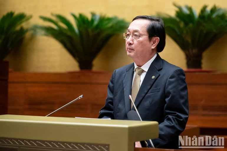 Bộ trưởng Khoa học và Công nghệ Huỳnh Thành Đạt trình bày Tờ trình dự thảo Luật sửa đổi, bổ sung một số điều của Luật Tiêu chuẩn và quy chuẩn kỹ thuật. (Ảnh: ĐĂNG KHOA) Bộ trưởng Khoa học và Công nghệ Huỳnh Thành Đạt trình bày Tờ trình dự thảo Luật sửa đổi, bổ sung một số điều của Luật Tiêu chuẩn và quy chuẩn kỹ thuật. (Ảnh: ĐĂNG KHOA)