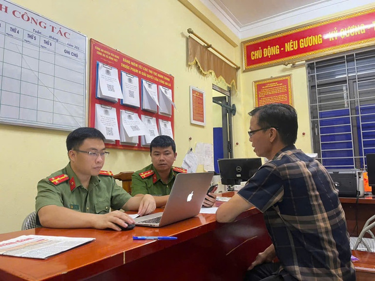 Trường hợp L.N.H bị triệu tập vì đưa thông tin không đúng về lũ lụt ở đê xã Trí Yên - Ảnh: VGP/NN Trường hợp L.N.H bị triệu tập vì đưa thông tin không đúng về lũ lụt ở đê xã Trí Yên - Ảnh: VGP/NN