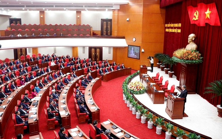 Việc bầu cử trong Đảng thực hiện theo nguyên tắc tập trung dân chủ; bình đẳng, trực tiếp, đa số quá bán. Kết quả bầu cử từ chi bộ đến đảng bộ trực thuộc Trung ương phải được chuẩn y của cấp uỷ có thẩm quyền theo quy định. (Ảnh: Phạm Cường). Việc bầu cử trong Đảng thực hiện theo nguyên tắc tập trung dân chủ; bình đẳng, trực tiếp, đa số quá bán. Kết quả bầu cử từ chi bộ đến đảng bộ trực thuộc Trung ương phải được chuẩn y của cấp uỷ có thẩm quyền theo quy định. (Ảnh: Phạm Cường).