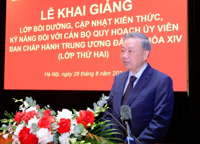 Giáo sư, Tiến sĩ Tô Lâm, Tổng Bí thư, Chủ tịch nước phát biểu chỉ đạo. Giáo sư, Tiến sĩ Tô Lâm, Tổng Bí thư, Chủ tịch nước phát biểu chỉ đạo.