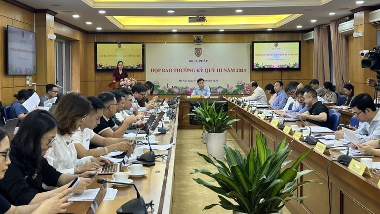 Quang cảnh buổi họp báo. z5904338254697-8be75cc8ad8757f36461686950c0ab30-9106-8876.jpg