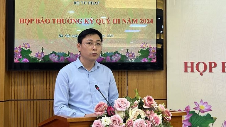 Chánh Văn phòng Bộ Tư pháp Đỗ Xuân Quý thông tin về kết quả công tác tư pháp quý III. Chánh Văn phòng Bộ Tư pháp Đỗ Xuân Quý thông tin về kết quả công tác tư pháp quý III.
