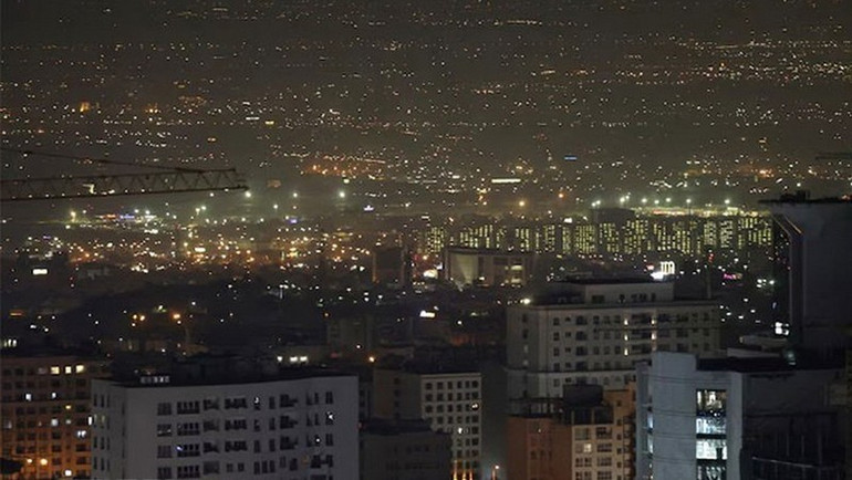 Quang cảnh thủ đô Tehran, Iran rạng sáng 26/10/2024 sau một loạt tiếng nổ lớn. (Ảnh: REUTERS/TTXVN) iran2-7824-1438.jpg