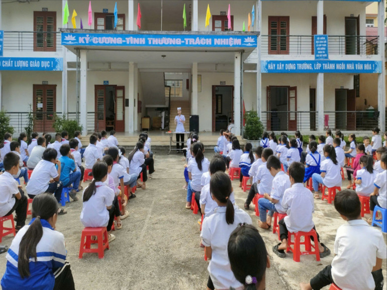 Truyền thông về chăm sóc sức khỏe răng miệng cho học sinh Trường Tiểu học Hà Hiệu (Ba Bể). z5988590511727-ae45a0741ab60ca1c883126eeb940aaa.jpg