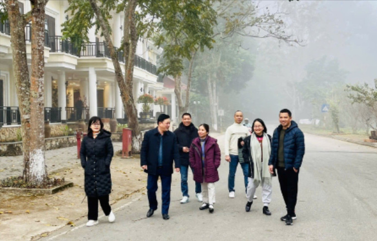 Du khách tận hưởng khí trời Ba Bể trong Tiết Đông chí. img-7852.jpg