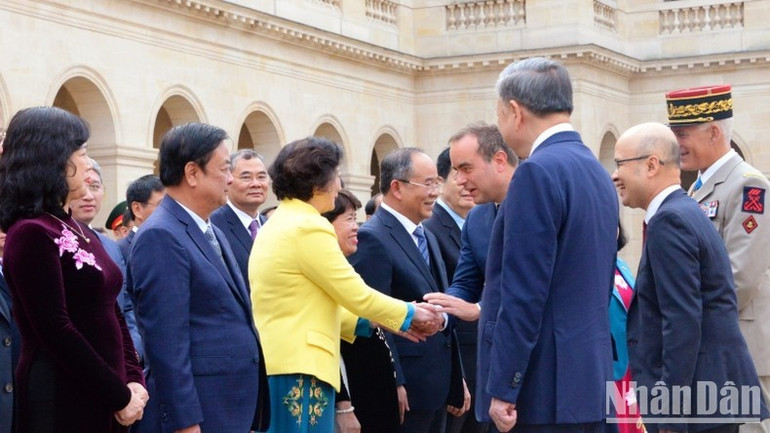 Lễ đón chính thức Tổng Bí thư, Chủ tịch nước Tô Lâm cùng Đoàn đại biểu cấp cao Việt Nam thăm chính thức Cộng hòa Pháp diễn ra trọng thể tại Điện Invalides, thủ đô Paris. Lễ đón chính thức Tổng Bí thư, Chủ tịch nước Tô Lâm cùng Đoàn đại biểu cấp cao Việt Nam thăm chính thức Cộng hòa Pháp diễn ra trọng thể tại Điện Invalides, thủ đô Paris.