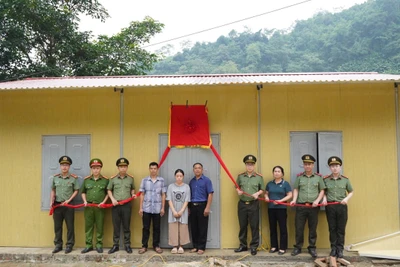 Công an Bắc Kạn bàn giao 03 ngôi nhà cho đồng bào bị ảnh hưởng thiên tai