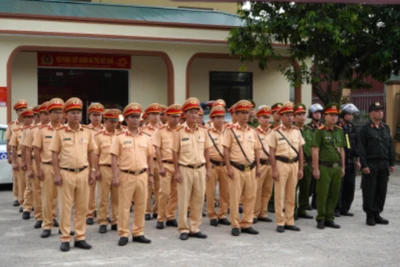 Ra quân cao điểm tuần tra, kiểm soát đảm bảo an toàn giao thông