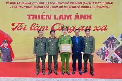 Thượng úy Nông Công Khiêm được Bộ trưởng Bộ Công an tặng Bằng khen