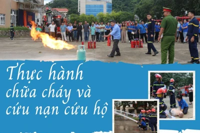 Bắc Kạn: Người dân hào hứng trải nghiệm, thực hành "cứu hỏa"