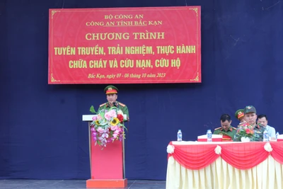 Công an tỉnh tuyên truyền, trải nghiệm, thực hành chữa cháy và cứu nạn, cứu hộ