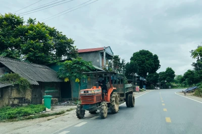 Bắc Kạn tuýt còi xử lý nạn xe "tắc tơ" ngênh ngang lưu thông trên quốc lộ