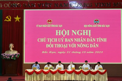 Chủ tịch UBND tỉnh Bắc Kạn đối thoại với nông dân 