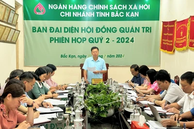 Ông Phạm Duy Hưng, Ủy viên Ban Thường vụ Tỉnh ủy, Phó Chủ tịch UBND tỉnh, Trưởng Ban đại diện HĐQT NHCSXH tỉnh Bắc Kạn chủ trì cuộc họp.