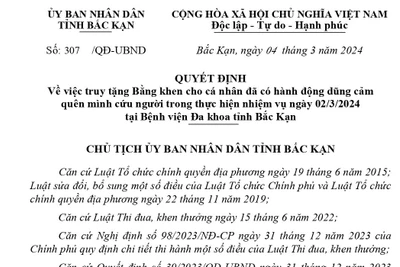 Truy tặng Bằng khen cho ông Lăng Việt Phương dũng cảm quên mình cứu người trong thực hiện nhiệm vụ