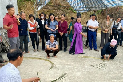 Chủ tịch Ủy ban MTTQ Việt Nam tỉnh Bắc Kạn dự Ngày hội Đại đoàn kết thôn Phiêng Cuôn