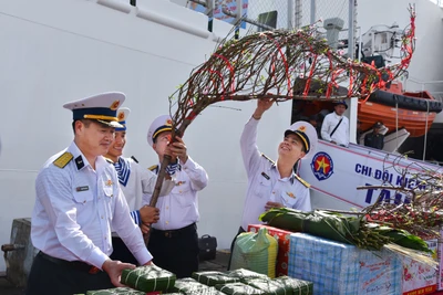 Mang xuân đất liền đến đảo tiền tiêu: Bài 1- Hành trình đặc biệt cùng tàu Kiểm ngư 390 