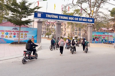 Tuyên truyền, phổ biến kiến thức và kỹ năng ATGT cho học sinh