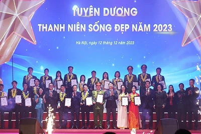 2 trong số 20 "Thanh niên sống đẹp" năm 2023 chỉ mới 17 tuổi