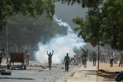 Senegal: Bùng nổ căng thẳng sau quyết định hoãn bầu cử vô thời hạn