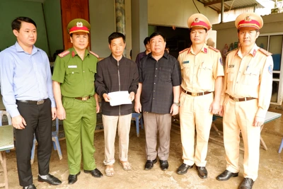 Ban An toàn giao thông, Công an tỉnh Bắc Kạn thăm hỏi gia đình nạn nhân vụ TNGT nghiêm trọng tại xã Cao Thượng