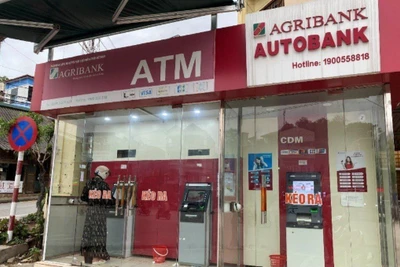 Nhiều cây ATM trên địa bàn tỉnh thuận tiện cho việc rút tiền