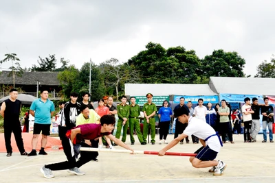 Trao giải môn thi Đẩy gậy tại Ngày hội văn hoá, thể thao và du lịch các dân tộc tỉnh Bắc Kạn