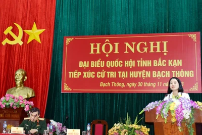 Đoàn ĐBQH tiếp xúc cử tri tại Bạch Thông