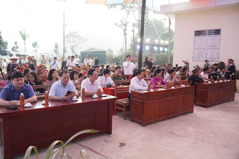 Ngày hội được đông đảo bà con đến tham dự. dsc02174.jpg