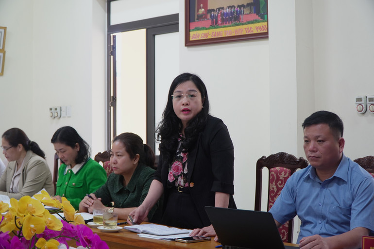 Đại biểu Hội Nông dân thành phố Bắc Kạn trao đổi tại hội nghị. dsc08103.jpg