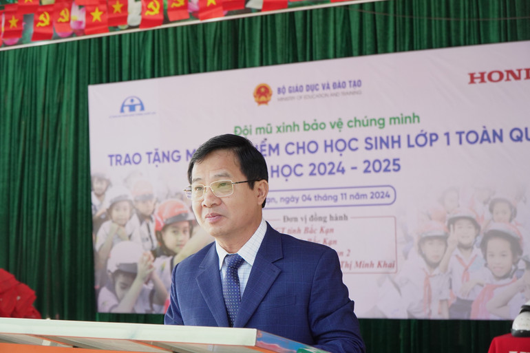 Ông Lèng Văn Chiến, Giám đốc Sở Giao thông Vận tải, Trưởng ban ATGT tỉnh phát biểu tại chương trình. dsc05683.jpg