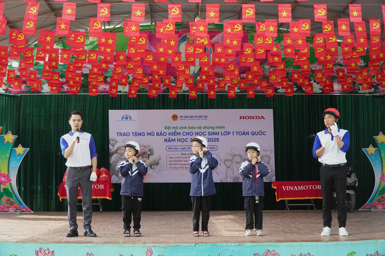Hướng dẫn đội mũ bảo hiểm. dsc05721.jpg