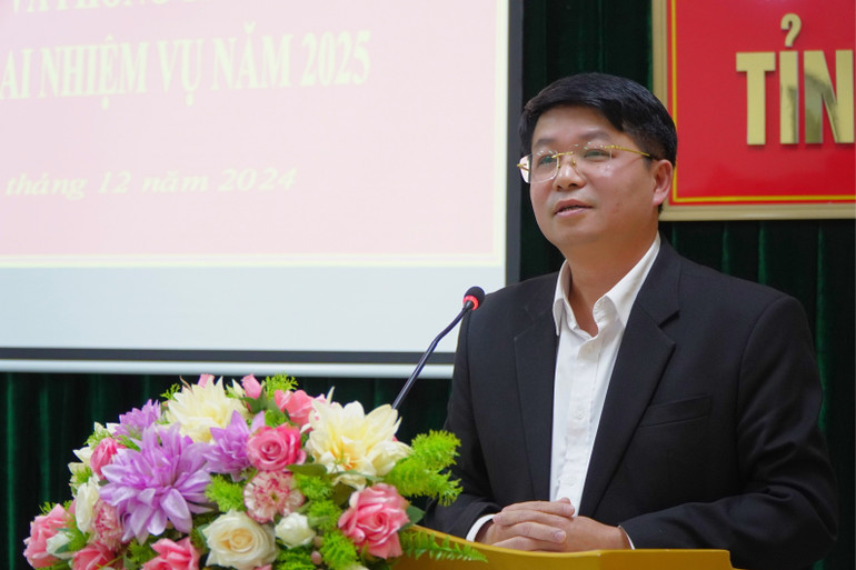 Đồng chí Nông Quang Nhất, Phó Chủ tịch UBND tỉnh phát biểu tại hội nghị. 14.jpg