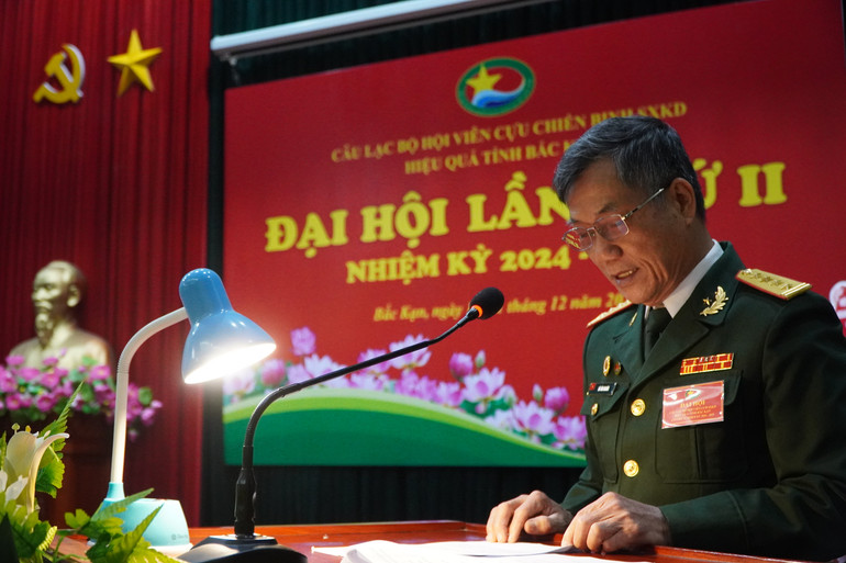 Ông Hà Văn Nghiên, Phó Chủ tịch Hội CCB tỉnh, Chủ nhiệm CLB phát biểu tại đại hội. dsc06285.jpg