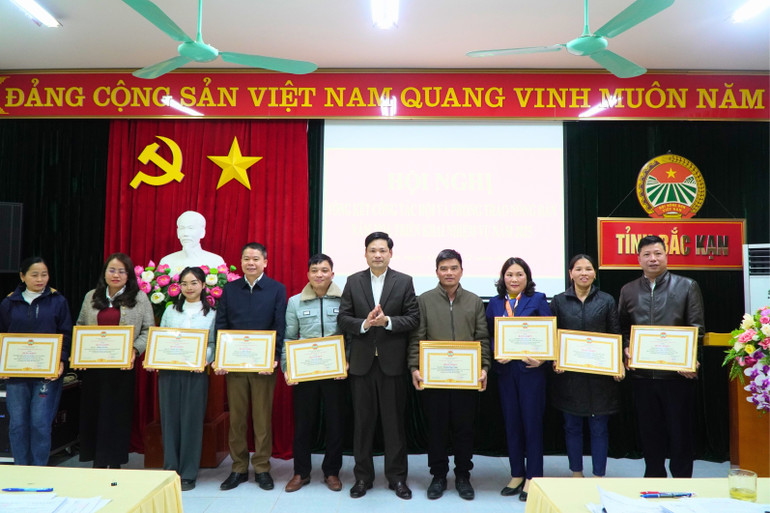 Tập thể, cá nhân được tặng Bằng khen của Ban Chấp hành HND tỉnh. 16.jpg