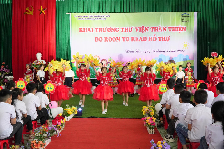 Tiết mục văn nghệ đặc sắc của học sinh Trường Tiểu học Nông Hạ 78.jpg