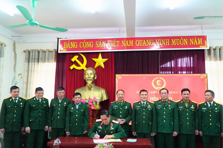 Các cấp Hội CCB tỉnh, huyện ký giao ước thi đua năm 2025. 11.jpg