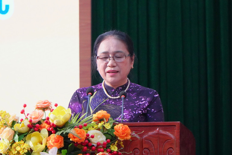 Bà Đinh Thị Sơn, Chủ tịch Hội NCT tỉnh phát biểu khai mạc hội nghị 12.jpg
