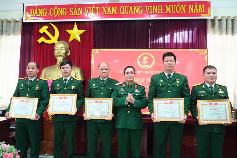 Tập thể, cá nhận được nhận Bằng khen của Trung ương Hội CCB Việt Nam 10.jpg