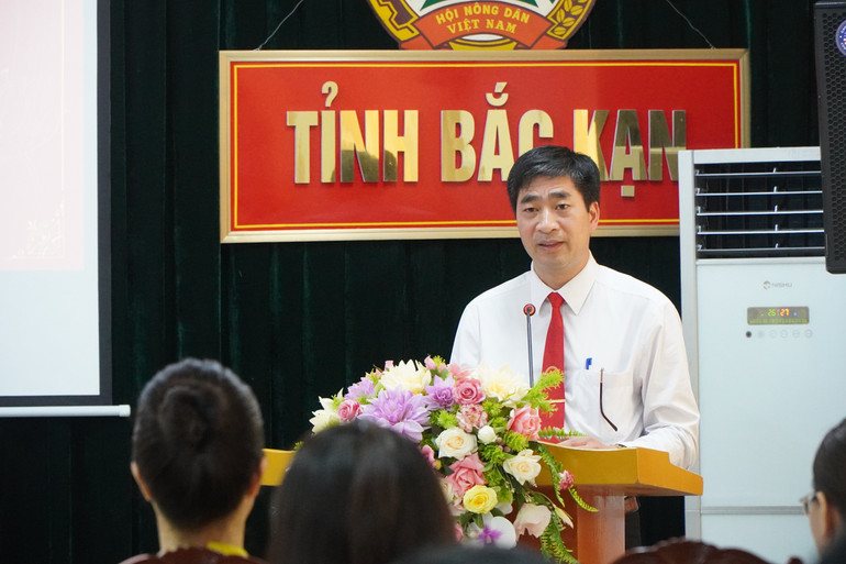 សមមិត្ត Nguyen Dinh Diep លេខាបក្ស ប្រធានសមាគមកសិករខេត្ត ថ្លែងមតិនៅមហាសន្និបាត។ dsc09281.jpg