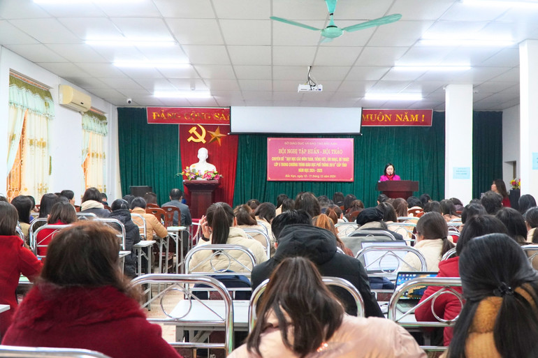 Quang cảnh lớp tập huấn, hội thảo. 90.jpg