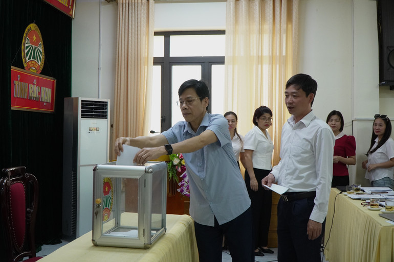 Đại biểu bỏ phiếu bầu bổ sung Ủy viên Ban Chấp hành HND tỉnh Bắc Kạn khóa IX, nhiệm kỳ 2023 – 2028. dsc05088-2972.jpg
