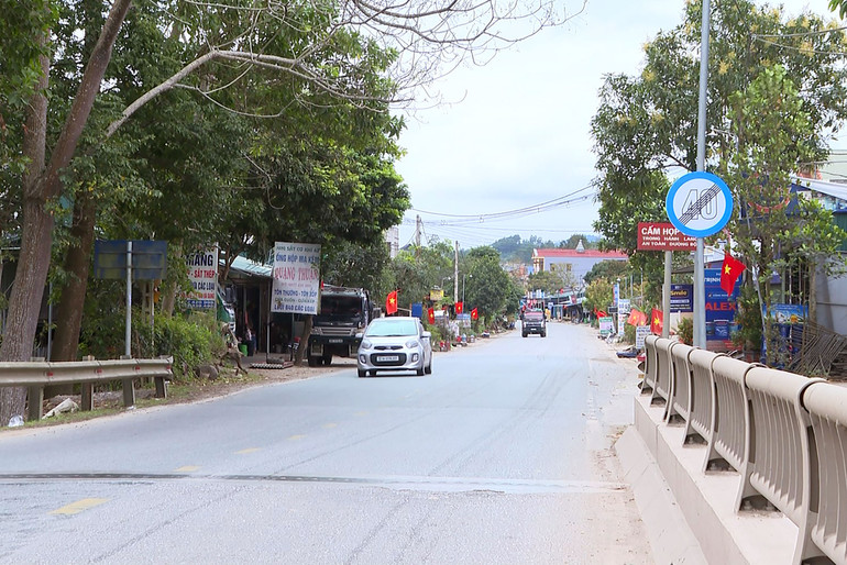 Biển báo hạn chế tốc độ được dịch chuyển lắp đặt tại vị trí Km129+400 đến Km133+200 Quốc lộ 3. Biển báo hạn chế tốc độ được dịch chuyển lắp đặt tại vị trí Km129+400 đến Km133+200 Quốc lộ 3.