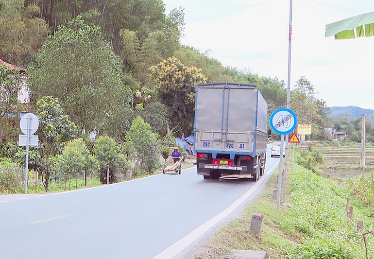 Việc giới hạn tốc độ được xem là giải pháp trước mắt nhằm phòng ngừa, hạn chế tai nạn giao thông. Việc giới hạn tốc độ được xem là giải pháp trước mắt nhằm phòng ngừa, hạn chế tai nạn giao thông.