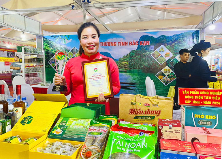 Trà bí thơm Ba Bể của HTX Yến Dương (Ba Bể) đạt sản phẩm CNNT tiêu biểu khu vực phía Bắc năm 2024. KC 6.jpg