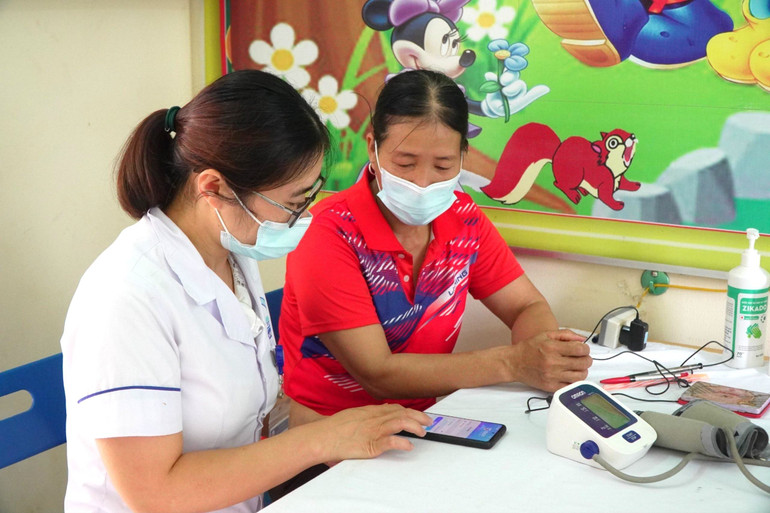 Hướng dẫn người dân cài app Sổ sức khỏe điện tử. z5624952622895_6cefd82ced0662c53a36b4a5ba04004b.jpg