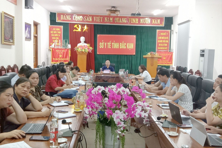Dự hội nghị tại điểm cầu tỉnh Bắc Kạn có lãnh đạo Sở Y tế, một số phòng trực thuộc Sở và các cơ sở KCB BHYT trong tỉnh. z5636092682011_48fc72c4f71be64de62630dcee5b6919.jpg
