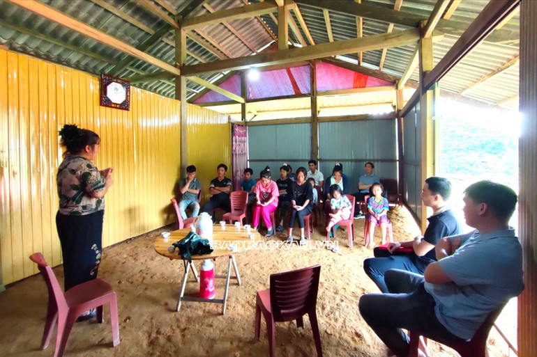 Sau khi phát hiện ca bệnh, Trung tâm Kiểm soát bệnh tật tỉnh đã đến địa phương kiểm tra, giám sát, tuyên truyền người dân nâng cao ý thức phòng, chống bệnh dịch. z5640916668815_d391245edc4a486430630d89c309158f.jpg